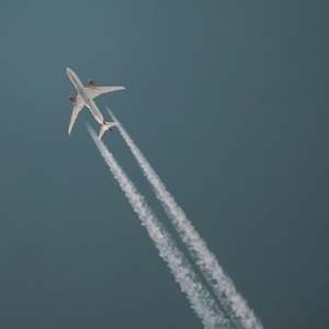 jet airliner emissions